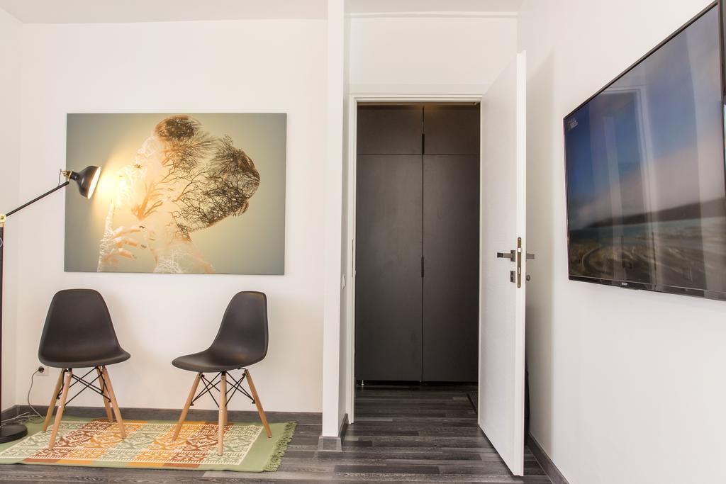 Studio L By Mrg Apartments Bukares Bagian luar foto